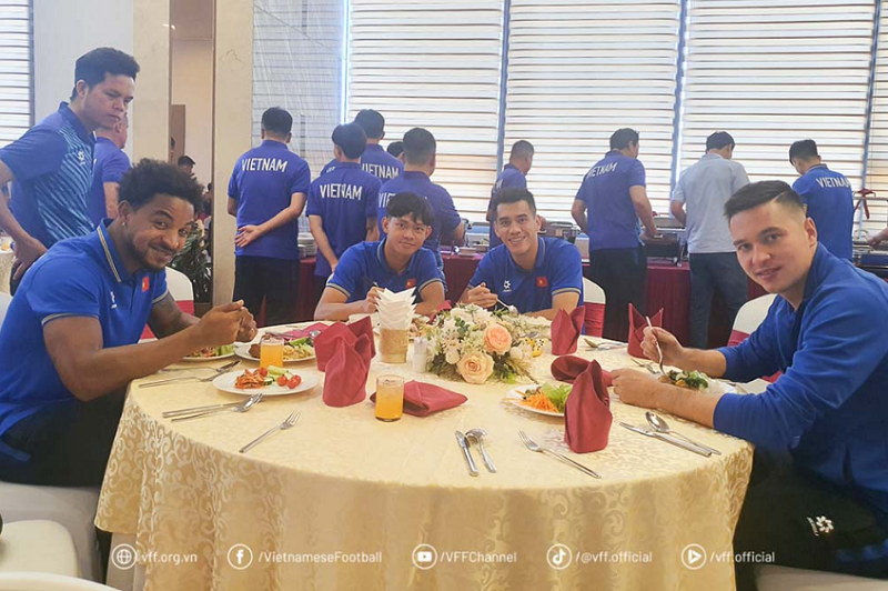 hlv-pham-minh-duc-xuan-son-la-qua-du-de-giup-dt-viet-nam-vo-dich-aff-cup