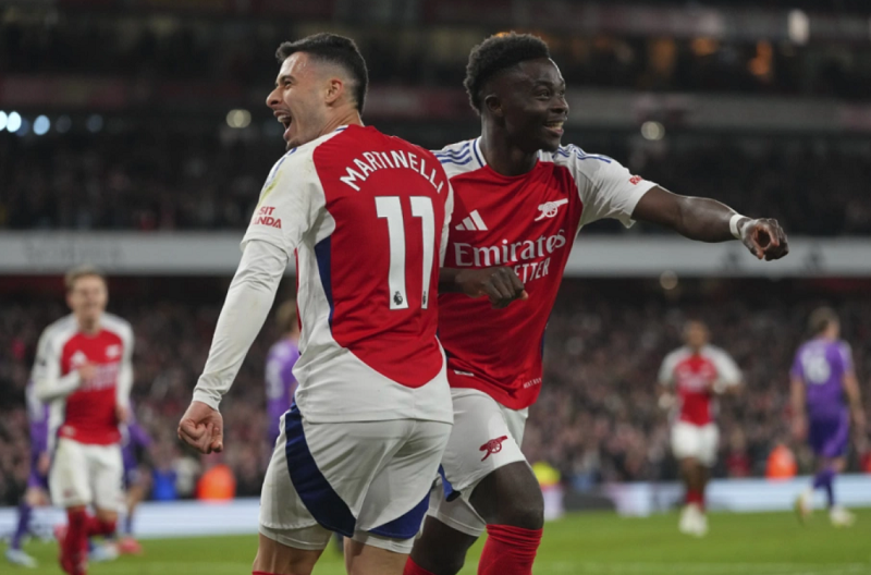 thierry-henry-arsenal-dang-so-huu-qua-nhieu-loi-the-ho-se-vao-ban-ket