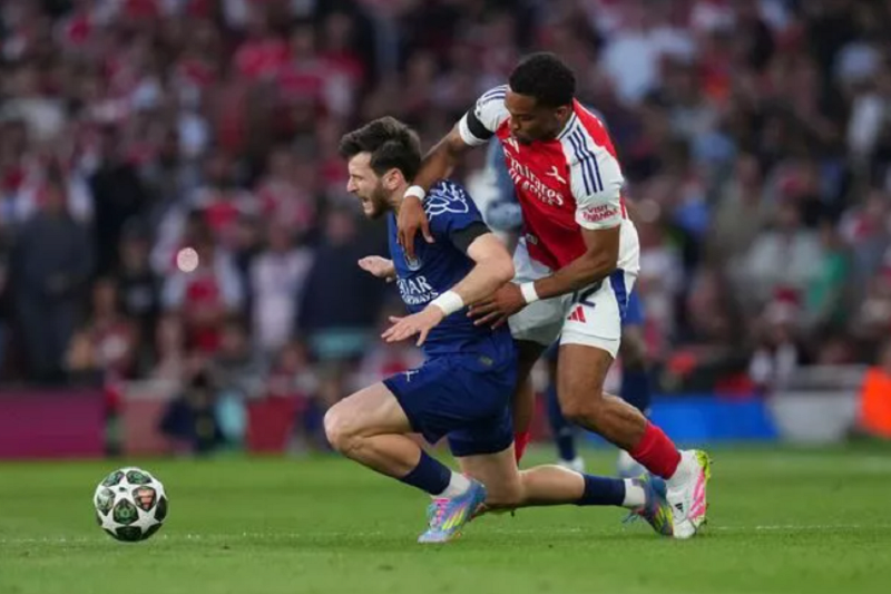 huyen-thoai-ha-lan-nong-mat-chi-trich-sao-arsenal-sau-tran-thua-0-1-truoc-psg